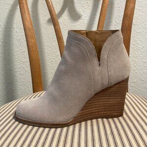 Lucky Brand Booties in Taupe Suede - Women's Size 6.5